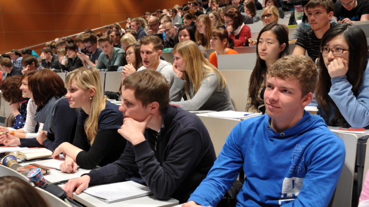 Studierende im Hörsaal