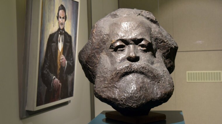 Marx-Büste im Ausstellungskabinett (UHG)